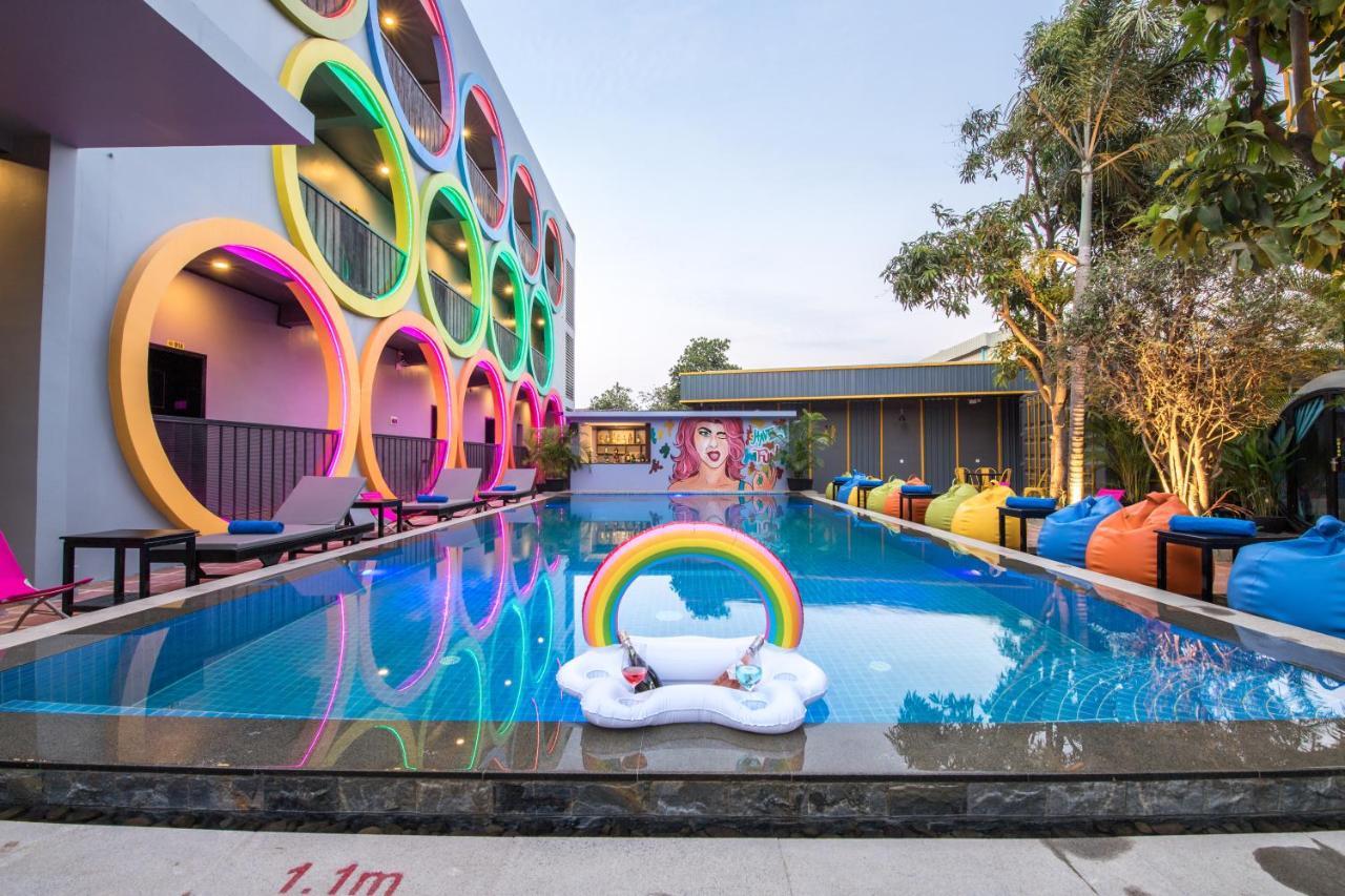 White Rabbit Hostel Ciudad de Siem Riep Exterior foto