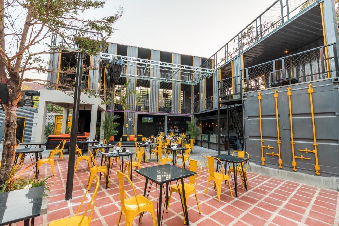 White Rabbit Hostel Ciudad de Siem Riep Exterior foto