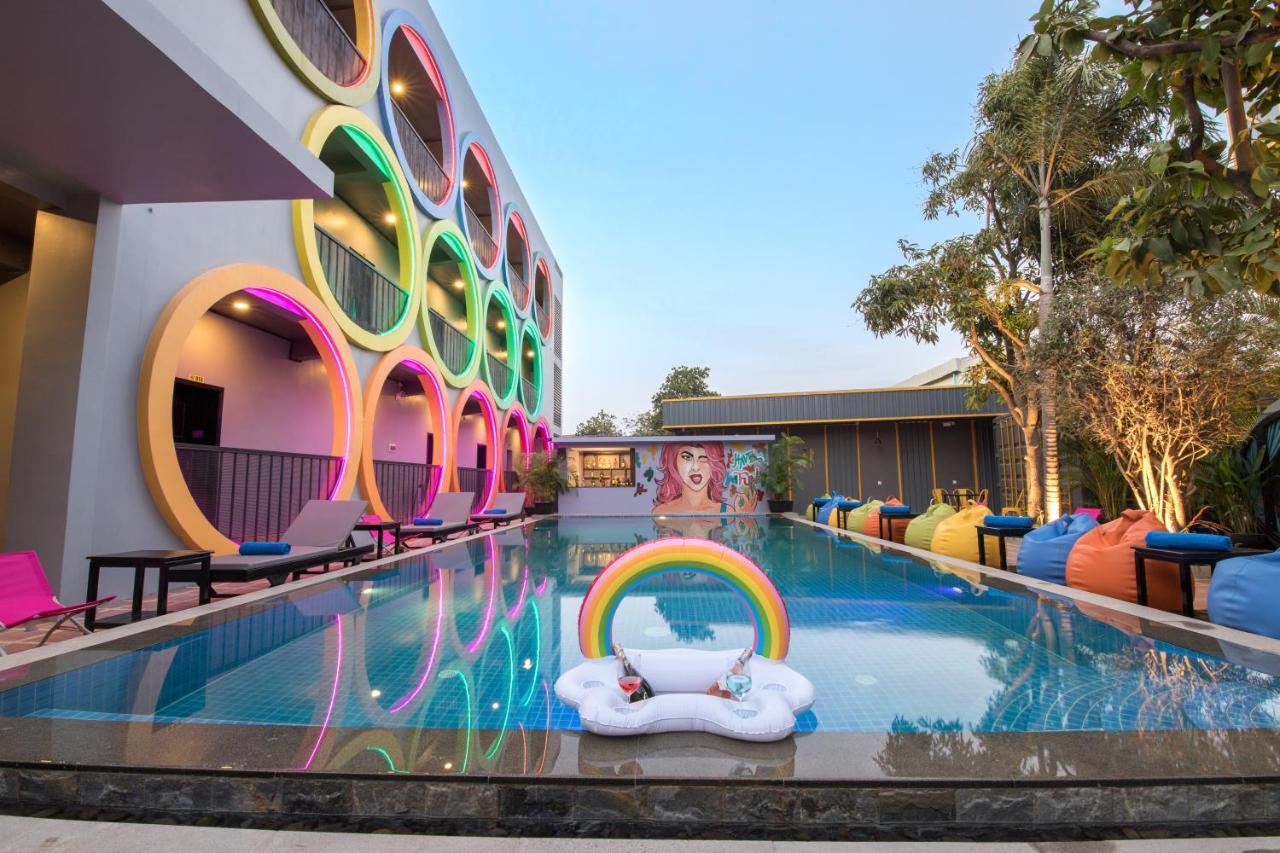 White Rabbit Hostel Ciudad de Siem Riep Exterior foto