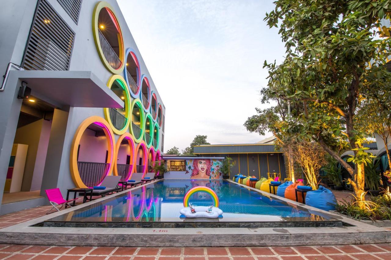White Rabbit Hostel Ciudad de Siem Riep Exterior foto