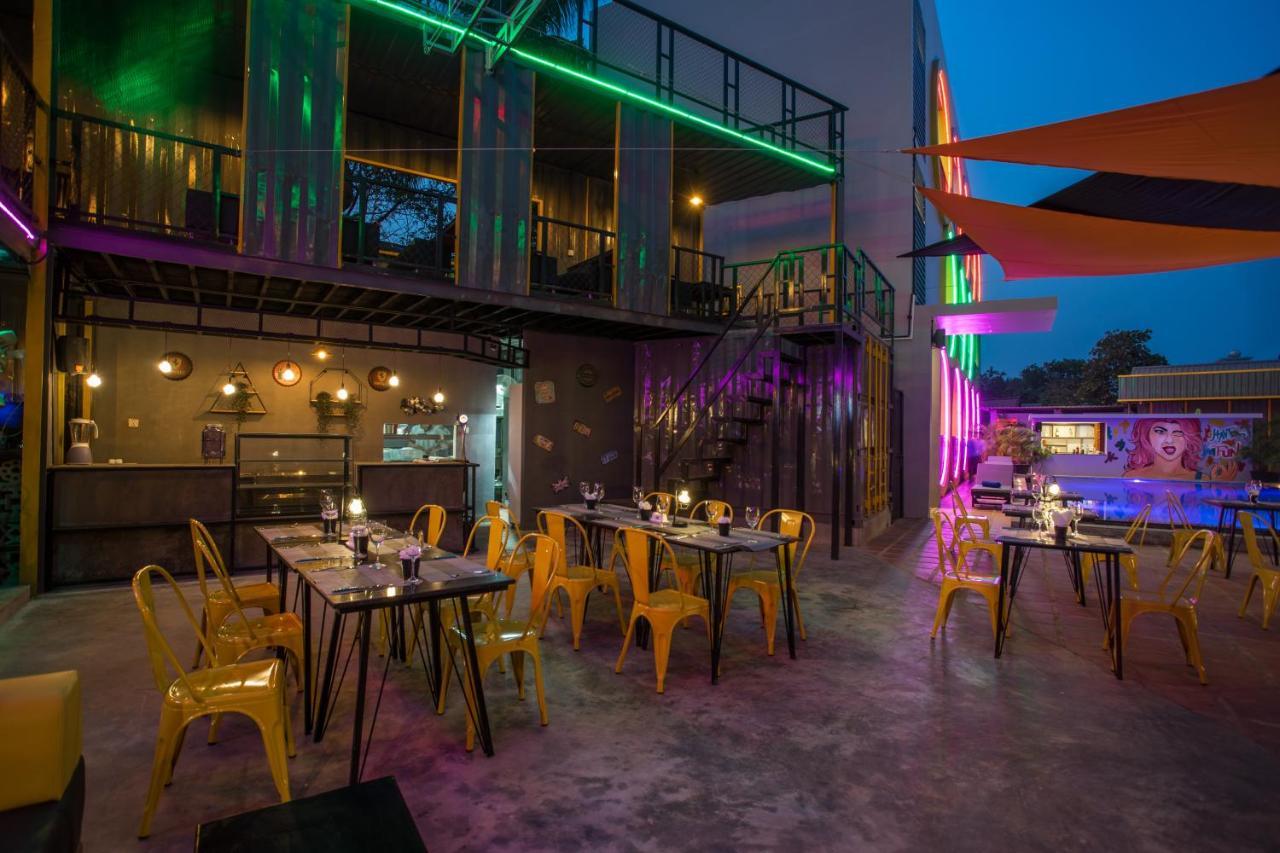 White Rabbit Hostel Ciudad de Siem Riep Exterior foto